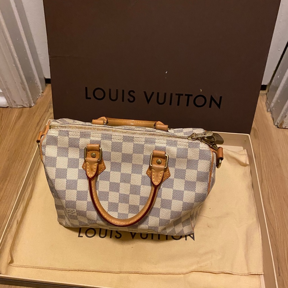 Louis Vuitton 25 speedy with strap